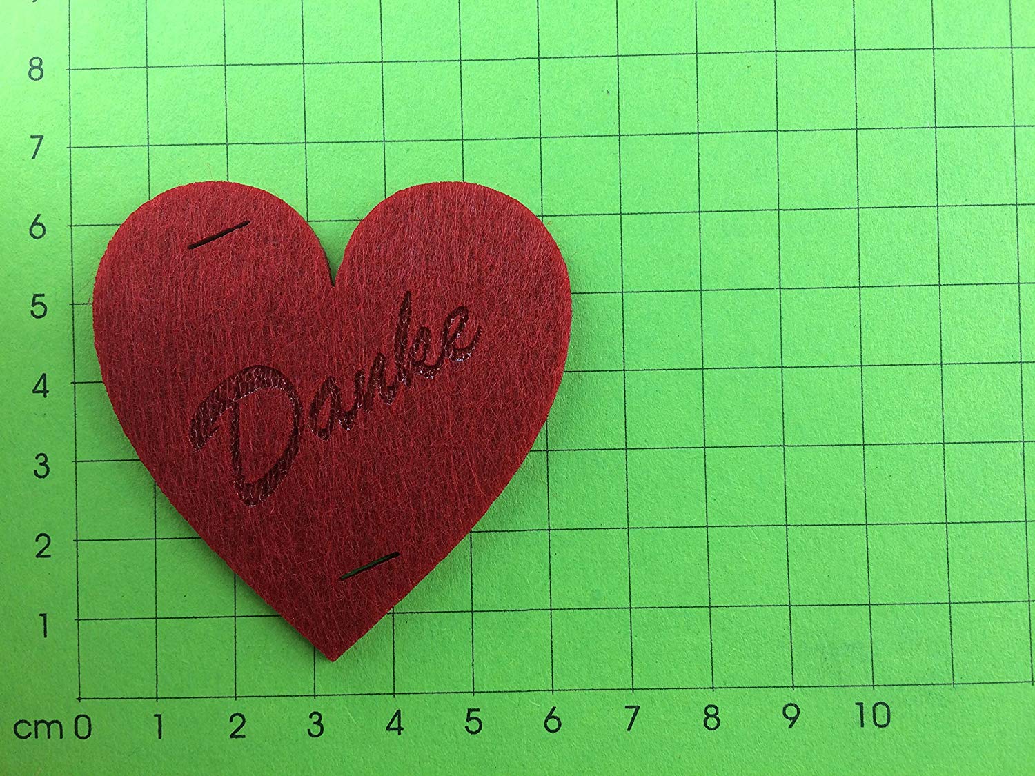 'Petra's Craft News A HEF3960 28 15 x 60 mm with "Thank You Engraved Heart Balanced, Felt Red - Image 3