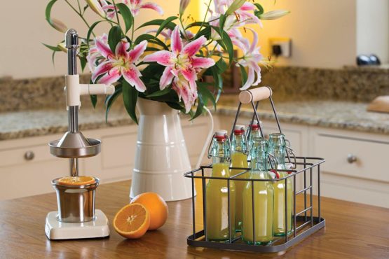 KitchenCraft Living Nostalgia Juicer, Cream/Silver - Image 3