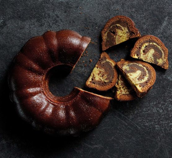MasterClass FBA_KCMCHB18 27 cm Fluted Ring Cake Tin with PFOA Free Non Stick Coating, Robust 1 mm Thick Carbon Steel, 10.5 Inch Savarin Mould, Grey - Image 4