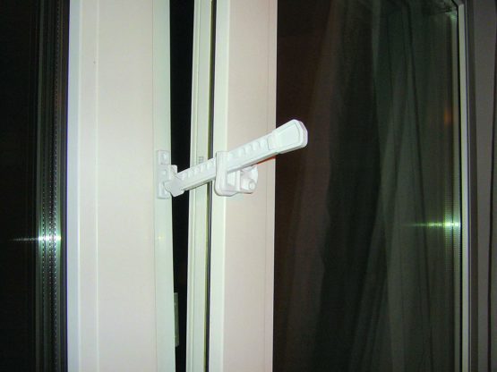 Dreambaby Window Restrictor Baby Safety Lock - For Inward Opening Windows - White - Model G167 - Image 2