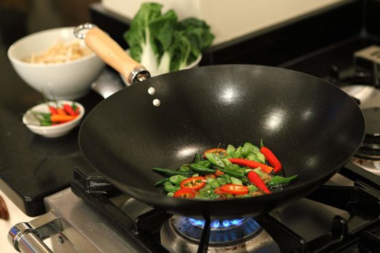 Dexam 12108412 Non-Stick Steel Wok with Wood handle-12 (30cm), Carbon - Image 3