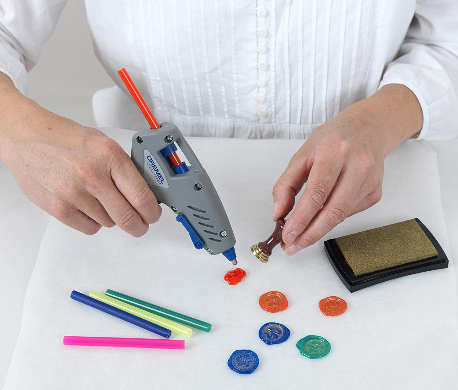 Dremel GG05 Coloured Hot Glue Gun Sticks 12-pack, 12 Multi Purpose 7 mm Colour Glue Sticks for Low Temperature (105-140° Celsius) - Image 3