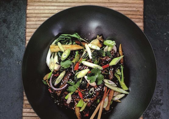 KitchenCraft World of Flavours 25 cm Non Stick Wok for Induction Hob, Suitable for All Heat Sources, Carbon Steel, Medium - Image 3