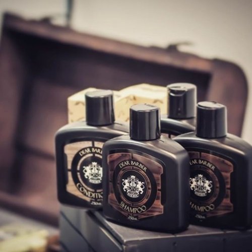 Dear Barber HAIR & BEARD SHAMPOO FOR MEN 250ml, Nourishing & Moisturising Formula for Soft Healthy Hair & Beard - Image 4