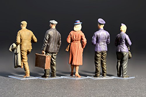 Miniart 1: 35 - Tram Crew with Passengers, Various, Small - Image 3