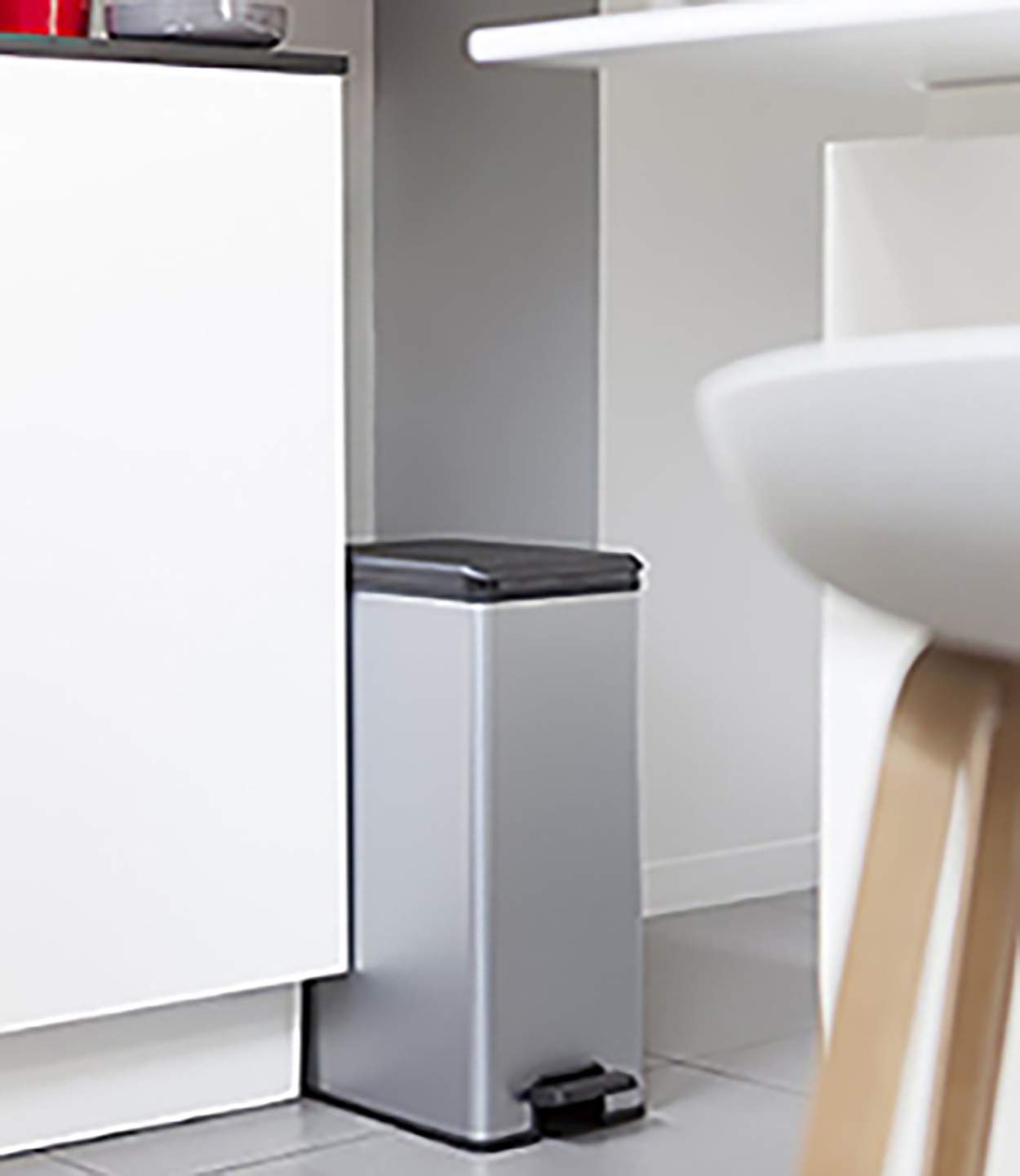 CURVER Metal Effect Pedal Touch Slim Deco Bin, Silver, 40 Litre, 39.3 x 25 x 60.7 cm - Image 3