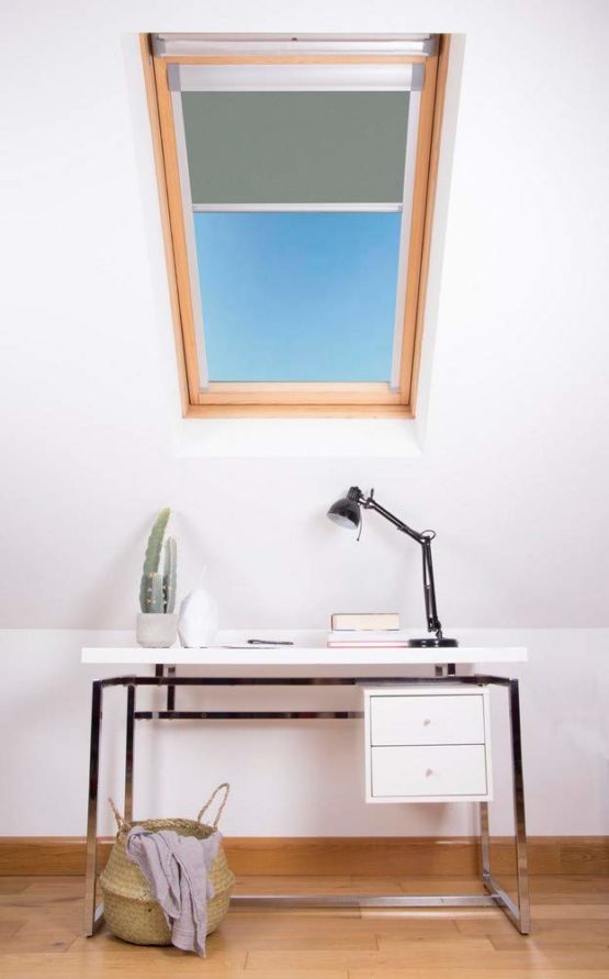 Bloc Skylight Blind 2(55/98) for Fakro Roof Windows Blockout, Pewter - Image 3
