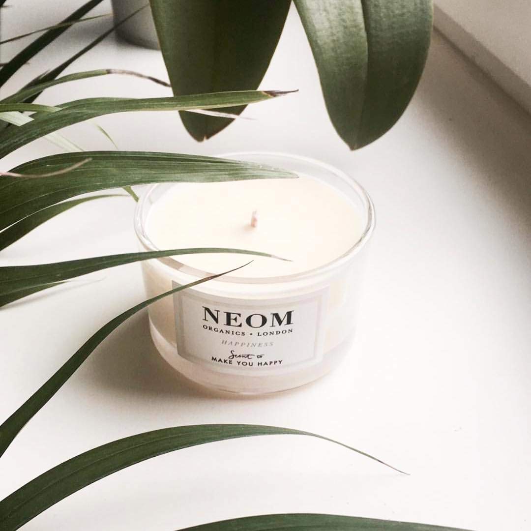 Neom- Happiness Scented Candle, Travel Size, White, 75 g (Pack of 1) - Image 4