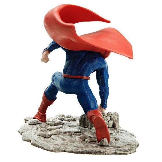 DC Comics Kneeling Superman Figure - Image 3