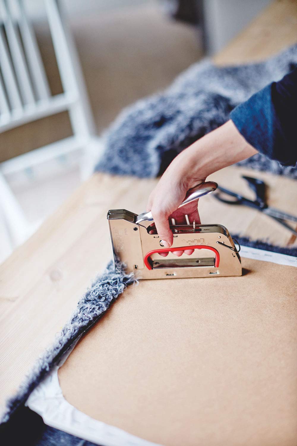 Rapid Heavy Duty Manual Staple Gun PRO R353 for No. 53 Staples, Fabric Staple Gun with 3-Step Force Adjuster - Image 4