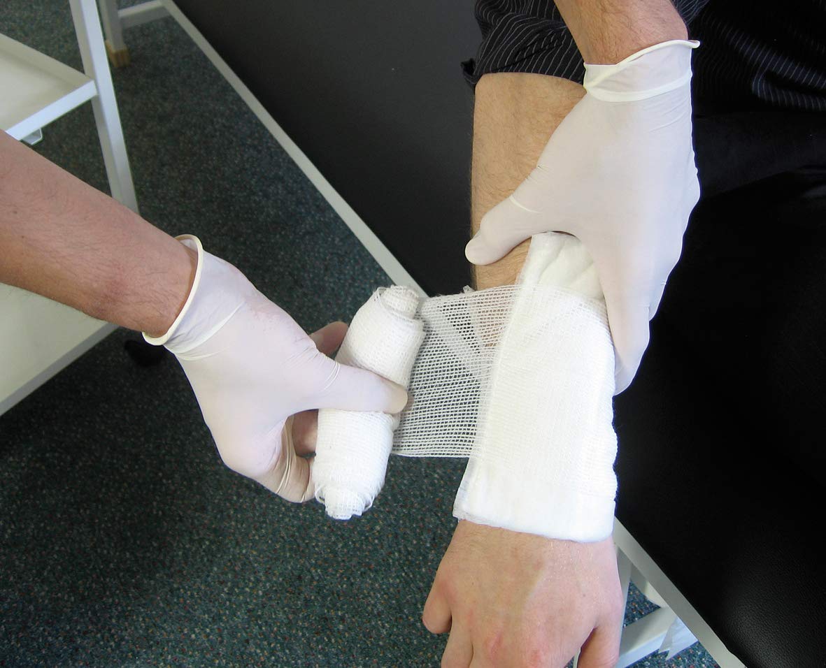 Safety First Aid Group HypaCover Sterile Dressing Bandage - White, Medium 12 x 12 cm (Pack of 6), Medium (12 x 12cm) - Image 2