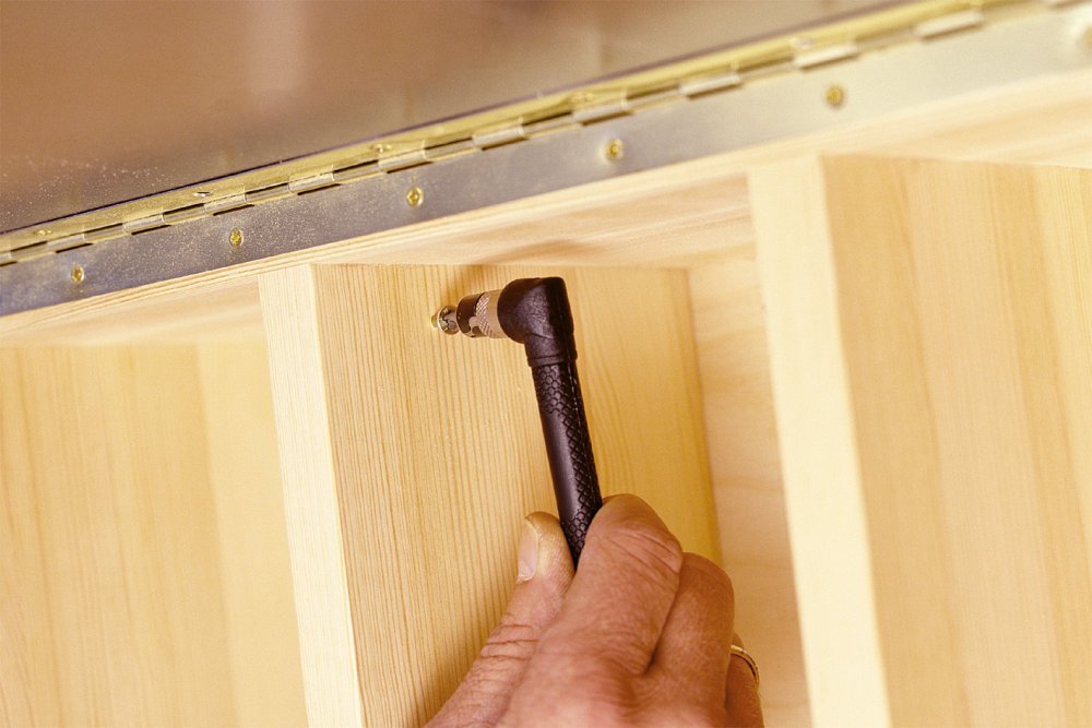 wolfcraft Angled Hand Screwdriver with 2 Bit Sockets I 1573000 I for Working in Hard-to-Reach Places and in Tight Spaces - Image 2