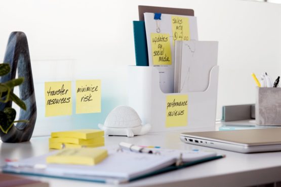 Post it Notes Super Sticky Z-Notes, 76mm x 76mm, Canary Yellow, 6 pads, 90 sheets per pad - Image 3