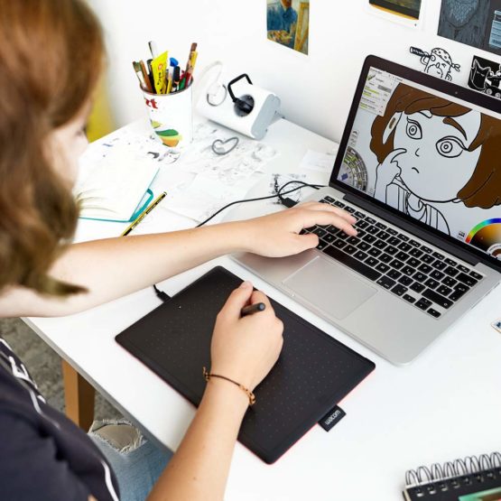 Wacom One by Wacom Medium (CTL-672-N) - Ideal for Work from Home & Remote Learning - Works With Chromebook - Image 4