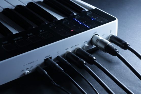 IK Multimedia iRig Keys I/O MIDI 25 - MIDI Keyboard, Portable Piano Keyboard, for Mac, iPhone and iPad, 25 Keys, 8 Pads, Music Production Station, Software and Applications - Image 3