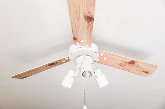 AireRyder Ceiling Fan Cyrus Chrome with Light and Pull Cords 42 inch 107 cm with Black and Silver Blades