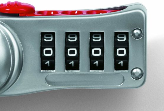 MasterLock 2120E 1.8m x 5mm Combi Computer Cable Lock - Image 3
