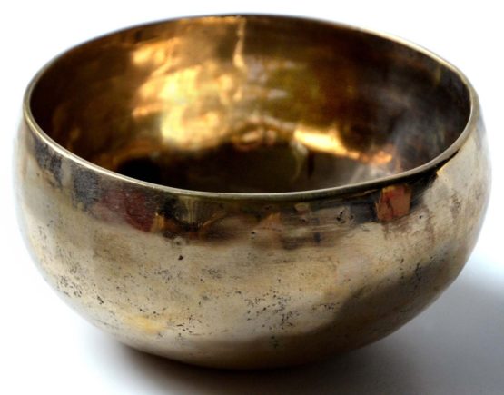 BUDDHAFIGUREN Singing Bowl Handgedengelt 500 g – 550 g with Accessories Set - Image 2