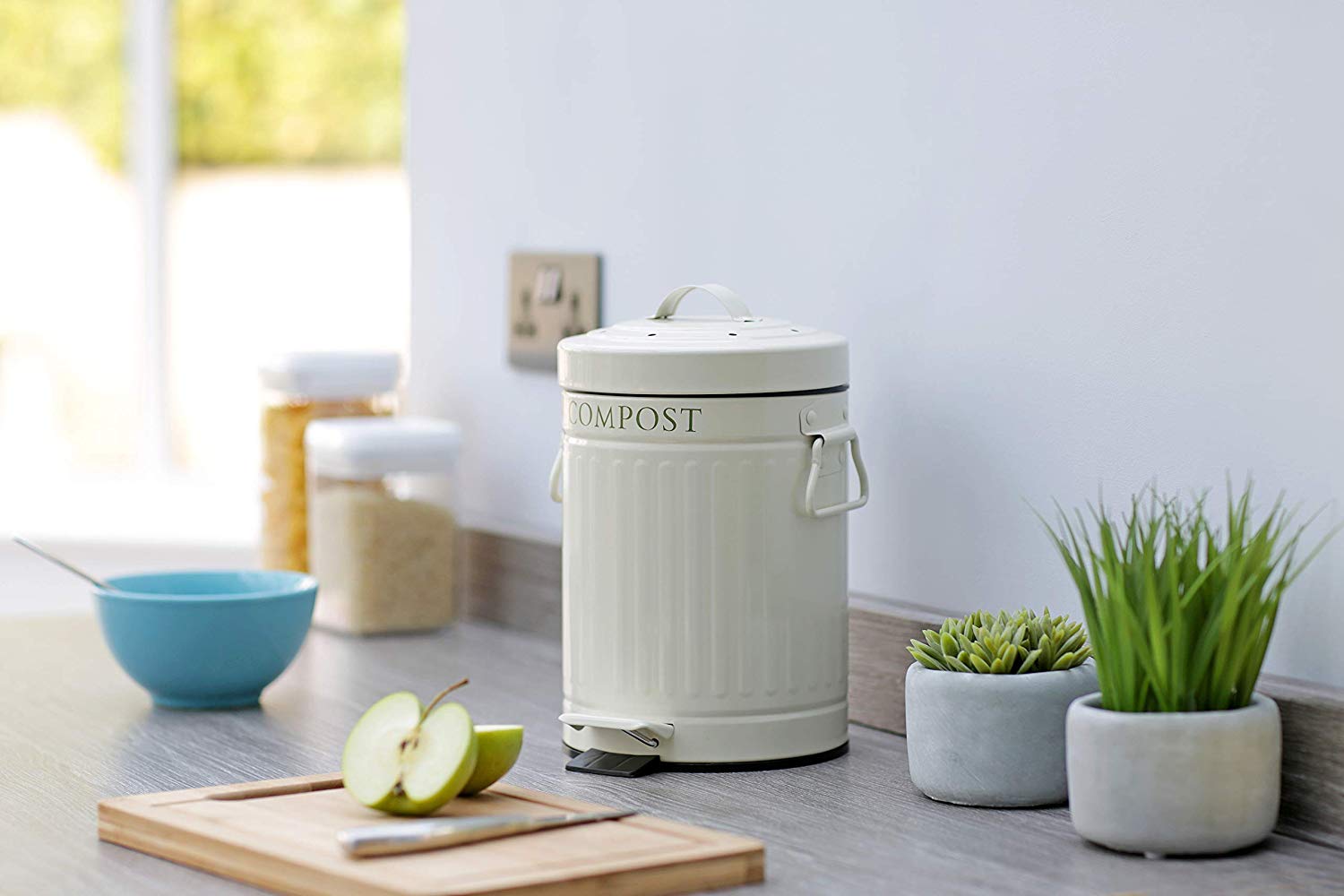 KitchenCraft Pedal-Operated Mini Kitchen Compost Bin, 3 litres (5.25 Pints), Dishwasher Safe (Without The Filter), Cream - Image 2