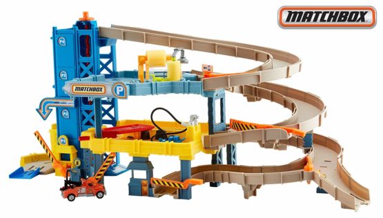 Matchbox Large-Scale 4-Level Garage Play Set and Tow Truck [Amazon Exclusive]