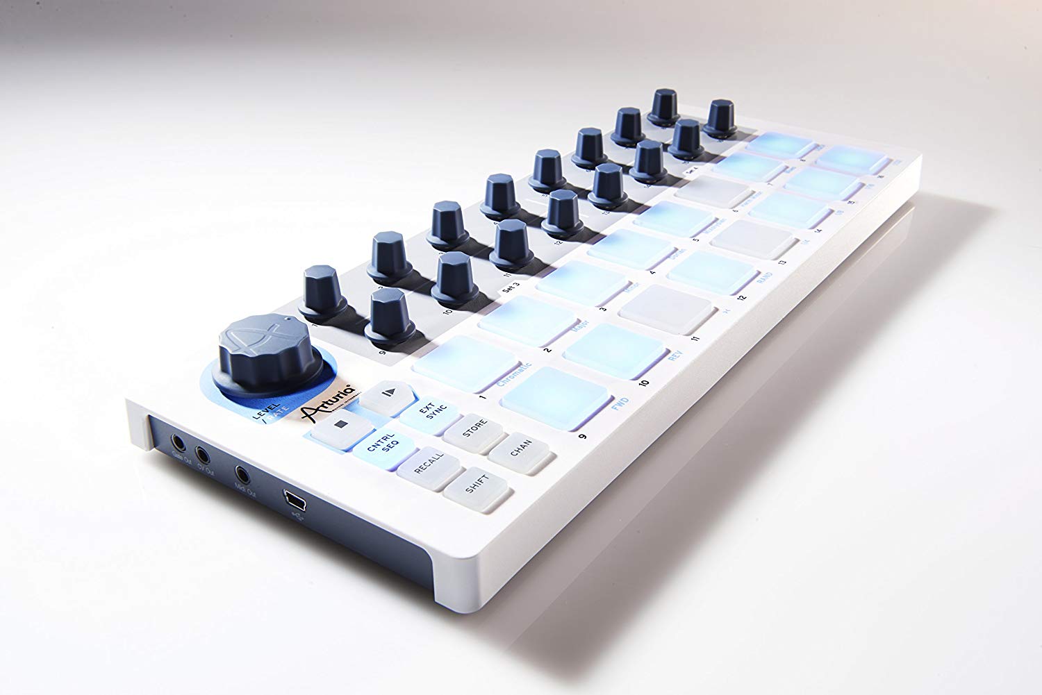 Arturia - BeatStep - Compact MIDI Controller & Sequencer with Creative Software for Recording - 16 Pads, 16 Encoders - Image 3