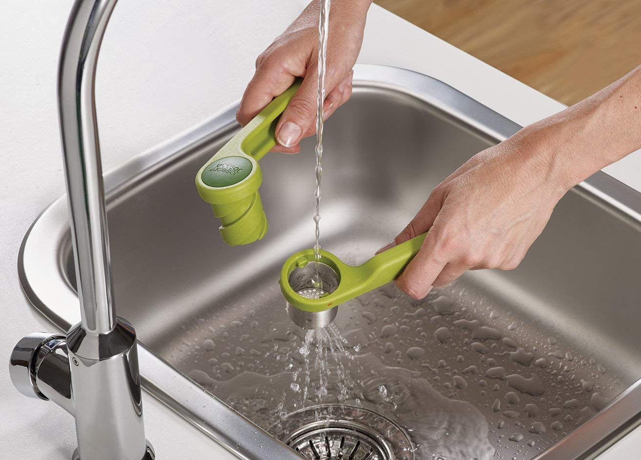 Joseph Joseph Helix Garlic Press, easy crush action, dishwasher safe - Green, 24 - Image 4