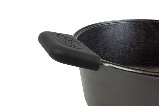 LODGE Silicone Assist Handle Holder, Black, Wrought_&_Cast_Iron - Image 3