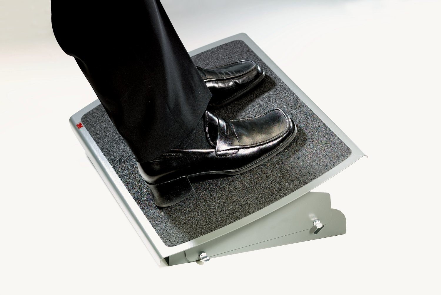 3M FR530 55x35cm Adjustable Foot Rest - Charcoal Black, Large - Image 2