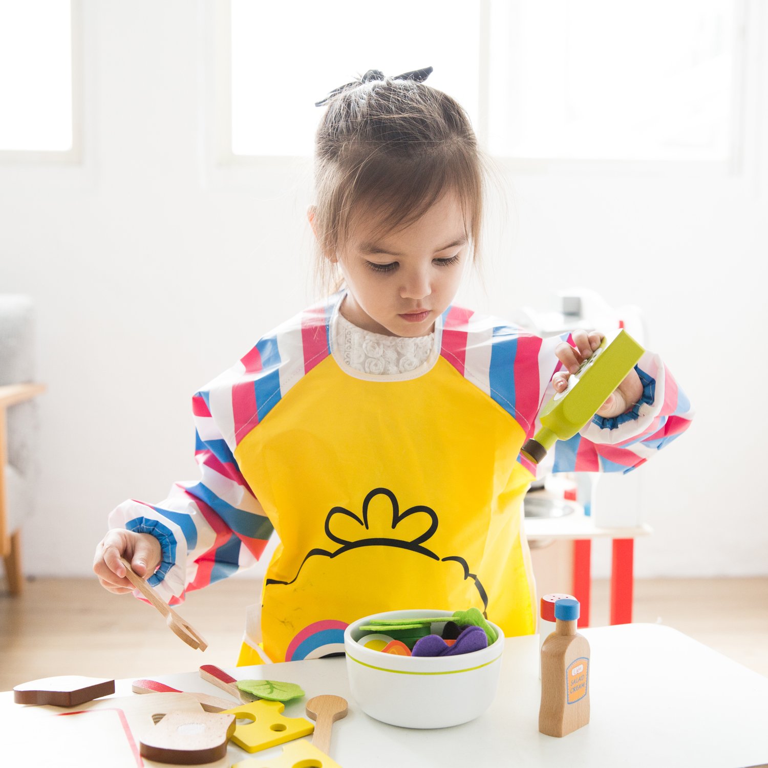 New Classic Toys, Wooden Salad Set including Salad Bowl, Salad Cream and Accessories, Pretend Play Food, Kids Toys - Image 3