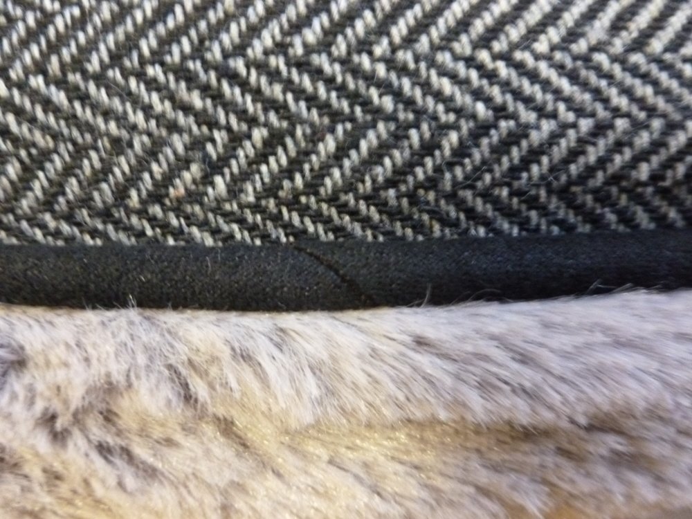 Ellie-Bo Large Reversible Tweed and Grey Faux Fur Mat for 36-inch Dog Cage, 87 x 57 x 3 cm (L x W x H) - Image 2