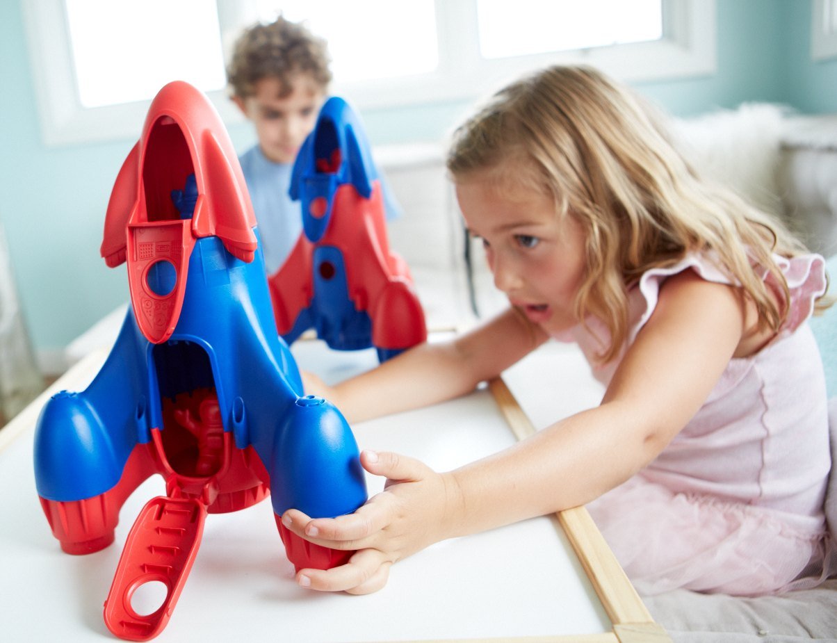 Green Toys Rocket with 2 Astronauts Toy Vehicle Playset, Red/Blue - Image 3
