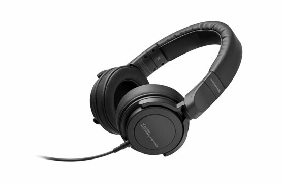 beyerdynamic DT 240 PRO Monitoring Headphones, Black - Image 4