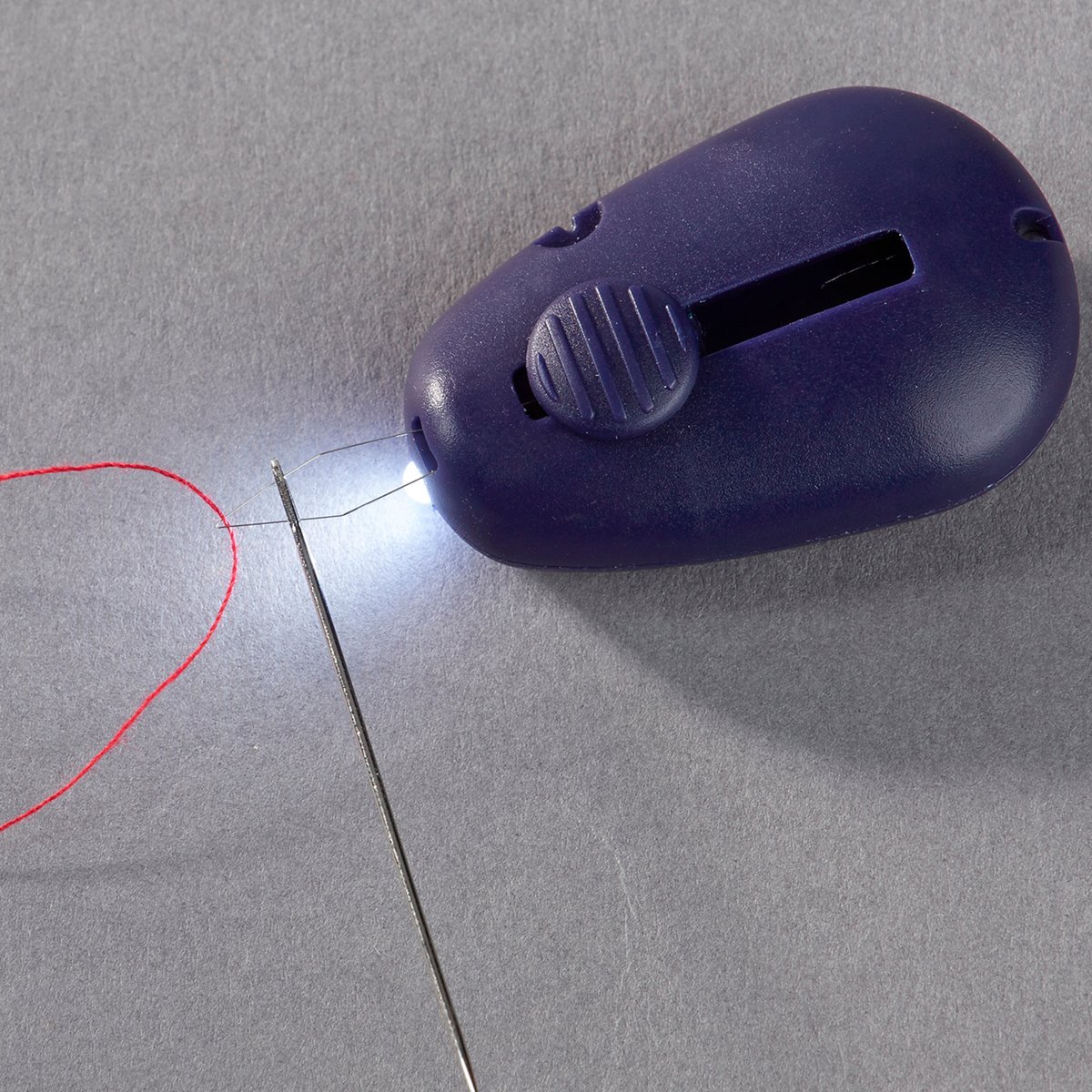 Prym PRYM_611125-1 Needle Threader with LED Light, Metal/Plastic, Multi-Colour, 18.5 x 9.5 x 2 cm - Image 2