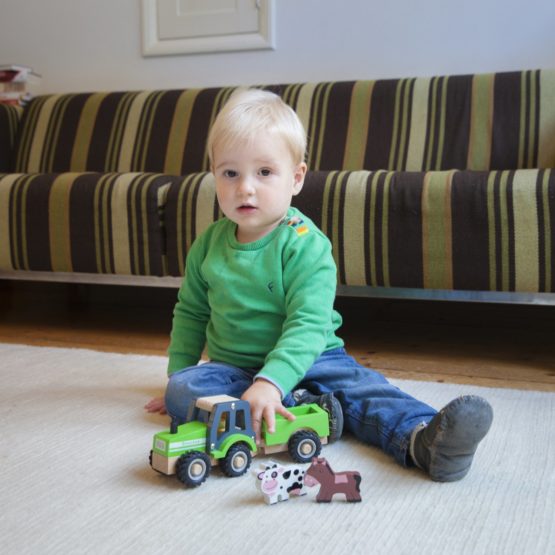 New Classic Toys 11941 Wooden Tractor with Trailer and Animals for Children 18 Months and Up Boys and Girls Baby Gifts, Green - Image 3