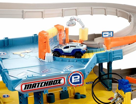 Matchbox Large-Scale 4-Level Garage Play Set and Tow Truck [Amazon Exclusive] - Image 2