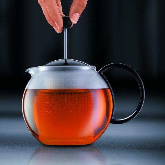 Bodum Assam Set Tea Press, Borosilicate Glass, 1.0 L/34 oz with 2 Glasses of 0.35 L/12 oz - Image 4