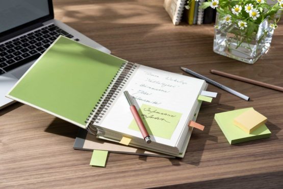 3M Post-it Notes made from 100% recycled material, 76x76mm in canary yellow with 100 sheets per pad, Pack of 12 - Image 2