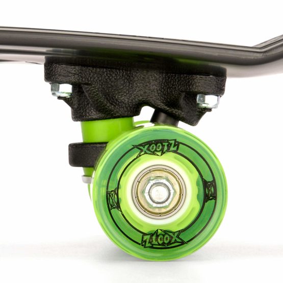 Xootz Kid's Complete Retro Plastic Skateboard with LED Light Up Wheels - Image 4