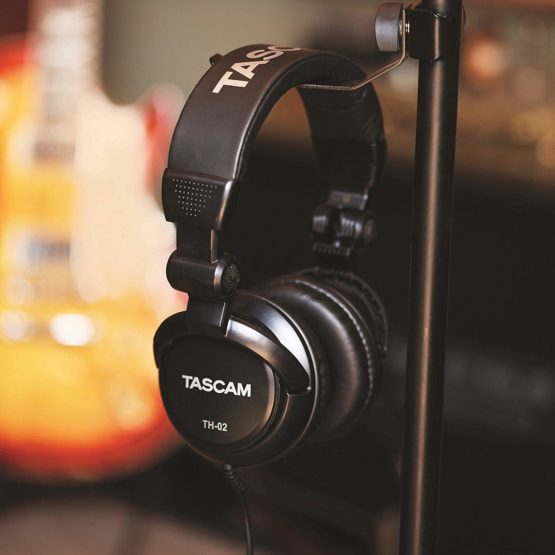 Tascam TH-02 – Stereo headphones - Image 3