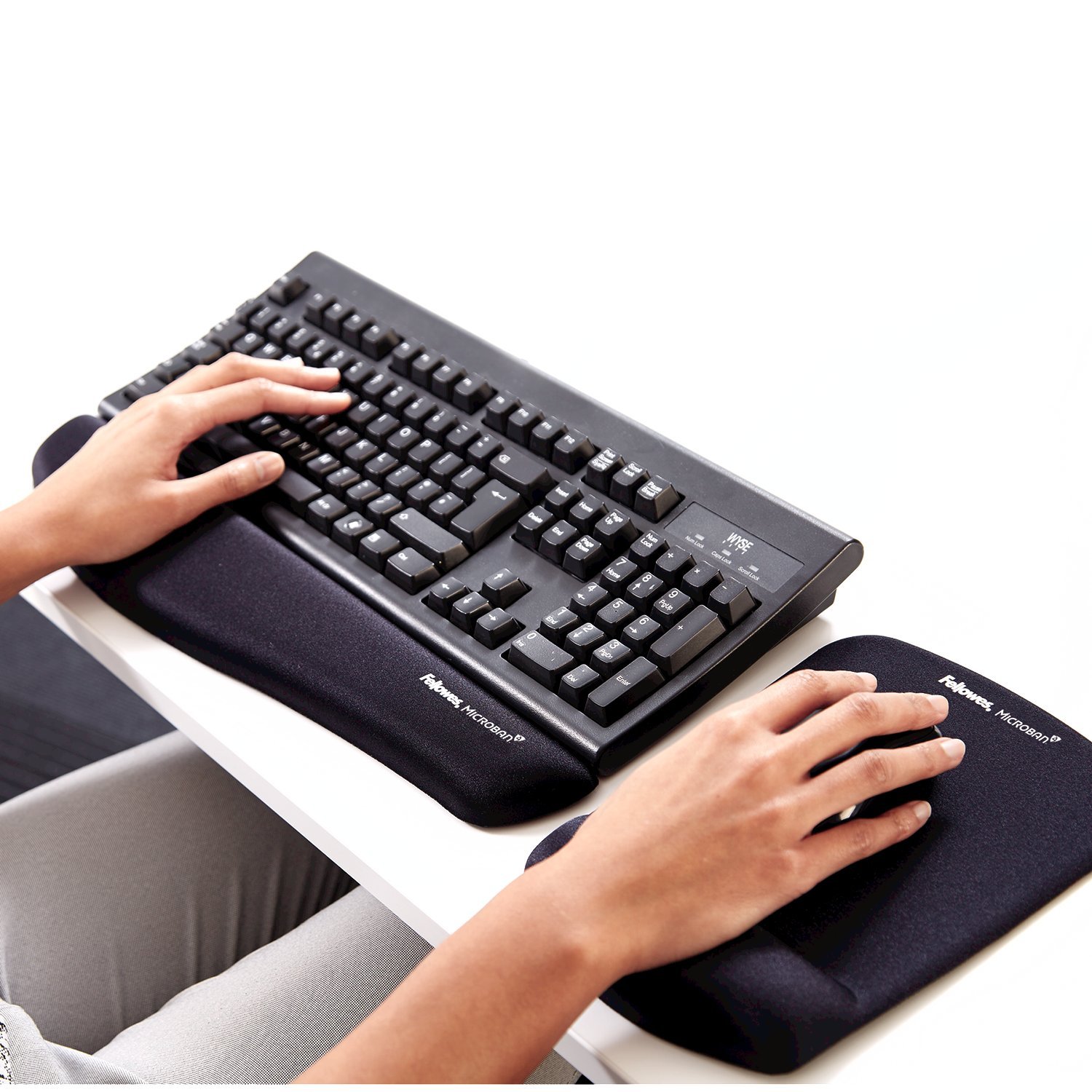 Fellowes PlushTouch Mouse Mat with Wrist Support Featuring Microban Antimicrobial Protection, Black 9252003 - Image 4