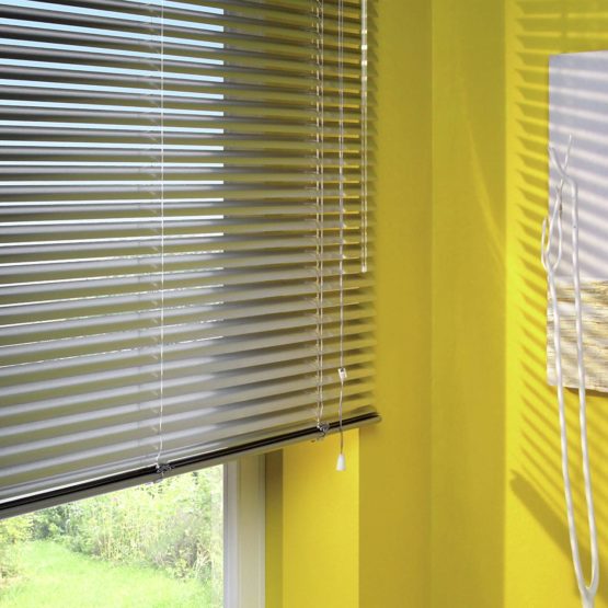 GARDINIA Aluminium Venetian Blinds, Visibility, Light and Glare Protection, Wall and Ceiling Mounting, Mounting Kit Included, Aluminium Venetian Blinds, Silver, 60 x 175 cm (WxH) - Image 3