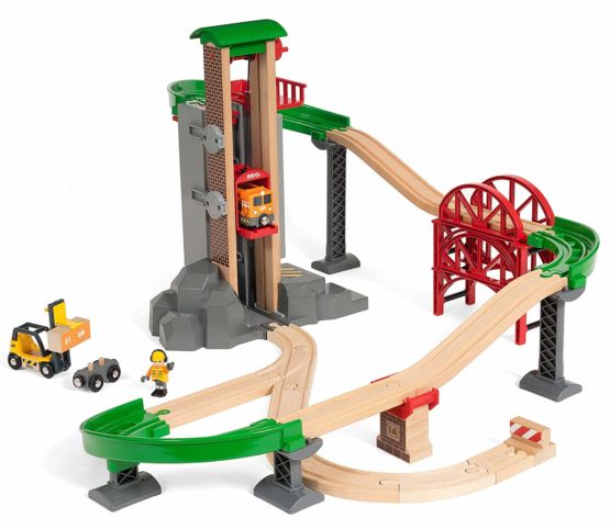 BRIO 33887 Lift and Load Warehouse Train Set for Kids Age 3 Years Up - Compatible with all BRIO Railway Sets & Accessories, Multicoloured - Image 3