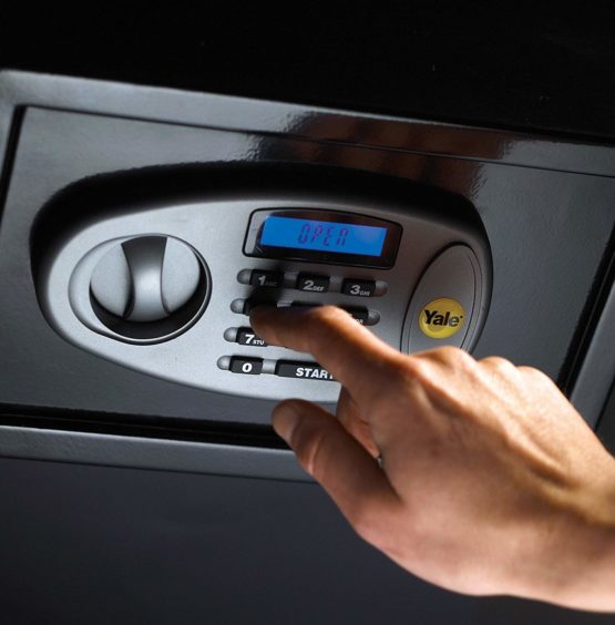 Yale Y-MS0000NFP Medium Digital Safe, Steel Construction, LCD Display, Steel Locking Bolts, Emergency Override Key, Wall And Floor Fixings, 16 Litre Capacity 25 x 35 x 25 cm, Home Office Safe - Image 3