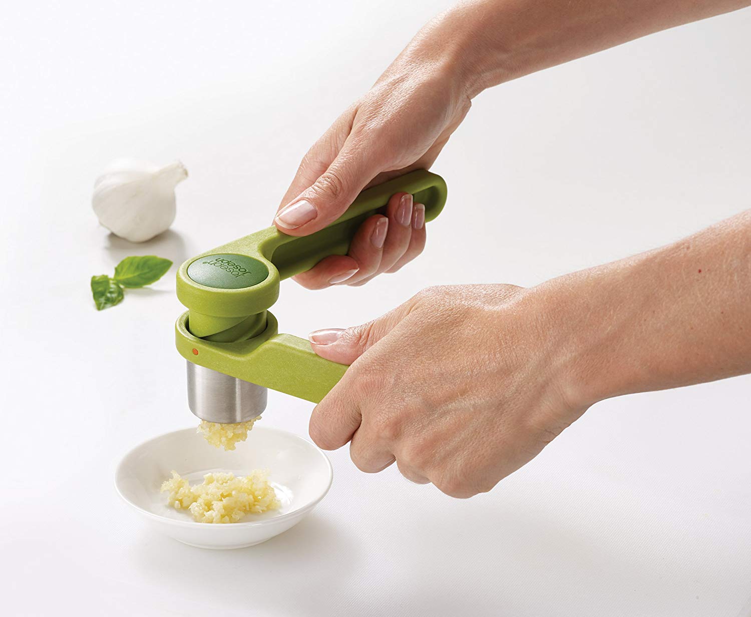 Joseph Joseph Helix Garlic Press, easy crush action, dishwasher safe - Green, 24 - Image 3