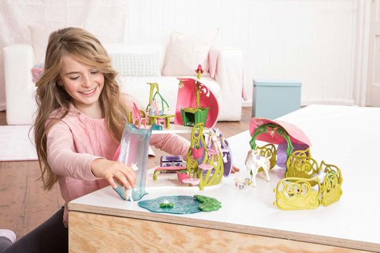 Schleich bayala 42445 Glittering flower house with unicorns, lake and stable - Image 2