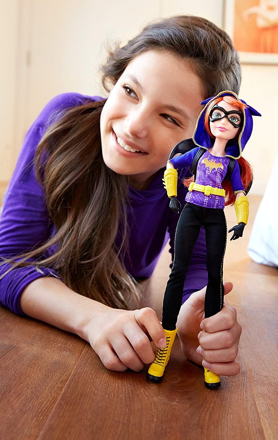 WWE 900 DLT64 DC Comics Super Hero Girl Batgirl Action Doll, with Realistic Facial Detailing - Image 2