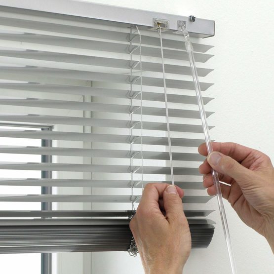 GARDINIA Aluminium Venetian Blinds, Visibility, Light and Glare Protection, Wall and Ceiling Mounting, Mounting Kit Included, Aluminium Venetian Blinds, Silver, 60 x 175 cm (WxH) - Image 2