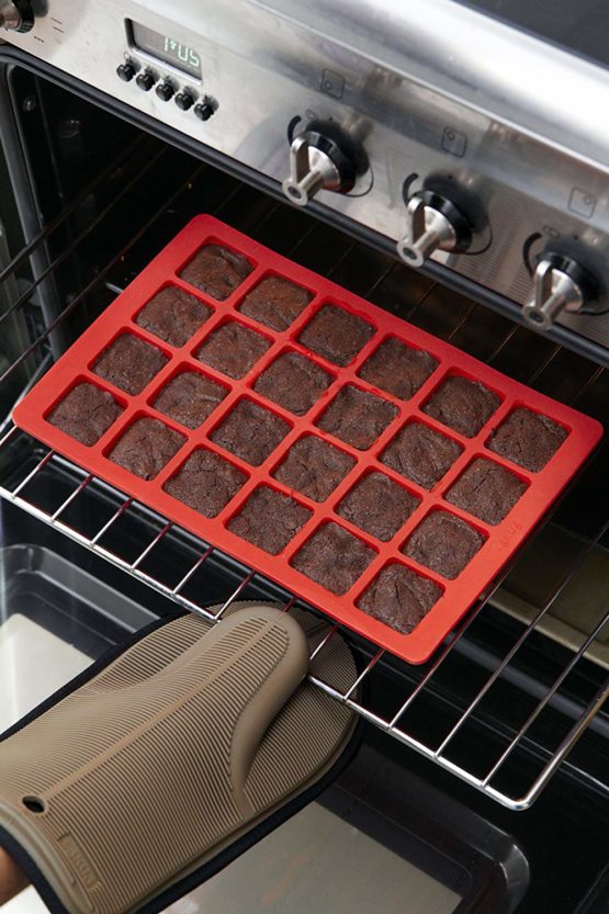 Lékué 24 Cavity Mini Brownie Mould, Red - Image 4
