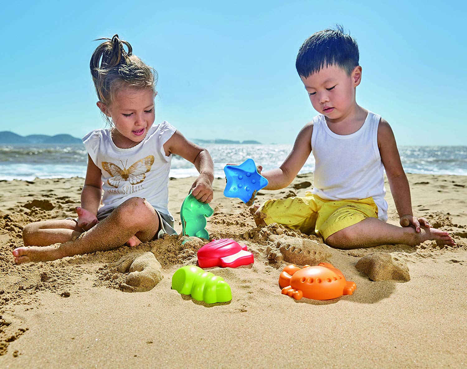 Hape Sea Creatures Sand Mould Beach Toys, for Kids 18 Months and Up, Multicolor, Mittel - Image 2