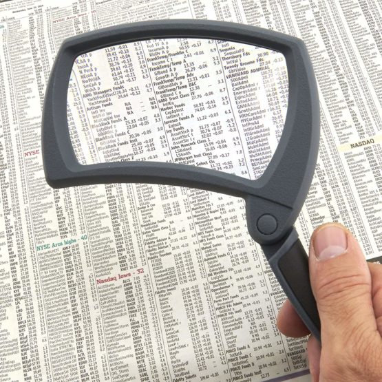 Carson MJ-50 MagniFold LED Lighted Handheld 2x Magnifier with Folding Handle , Grey - Image 4